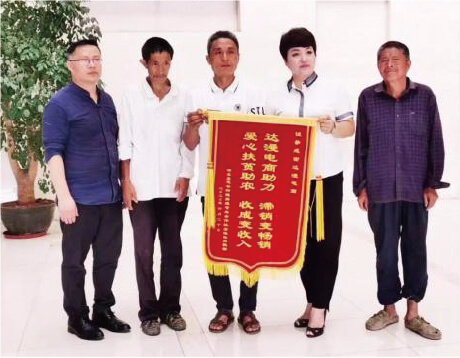   达漫电商深入祁东县步云桥镇圆山村，助力贫困户种植的8万斤苹果红桃3天内销售一空。