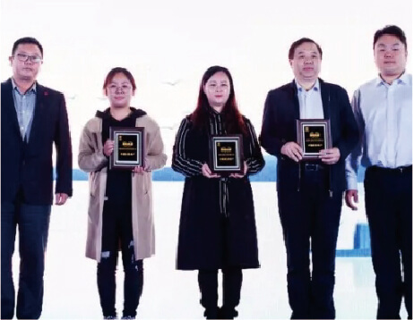   达漫电商荣获中国工商银行授予“卓越扶贫商户”。