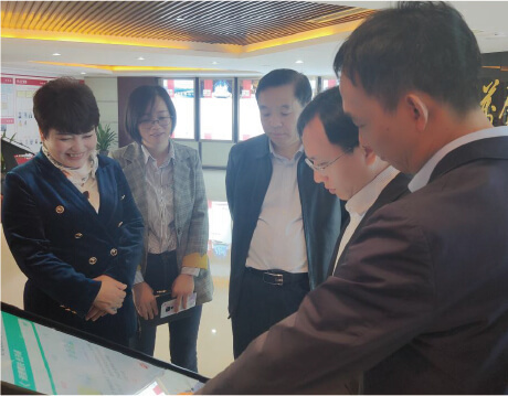  长沙市农业农村局副局长彭万贵、扶贫开发指导处张长江处长等一行莅临达漫电商进行乡村振兴消费帮扶工作调研。