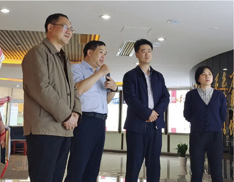  湖南省发改委二级巡视员李学斌一行莅临达漫电商指导消费帮扶工作。