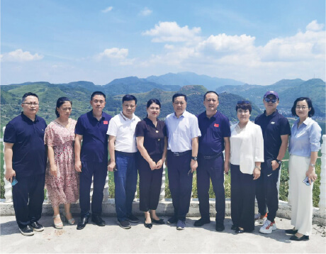  达漫电商董事长唐海波一行赴湖南省直工委帮扶点宜章县杨梅山镇调研。