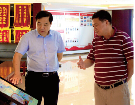  中国建设银行总行乡村振兴部副总经理肖日新一行调研达漫电商。